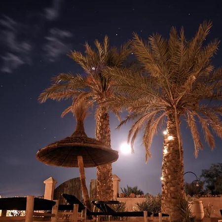 RiadSuerteloca Merzouga Hassilabied Exterior foto Fountain at the Oasis of Mara
