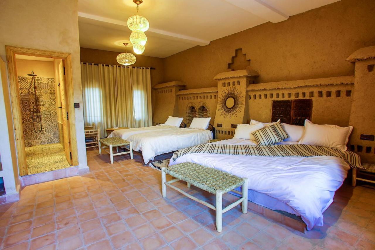 RiadSuerteloca Merzouga Hassilabied Exterior foto A room at the hotel