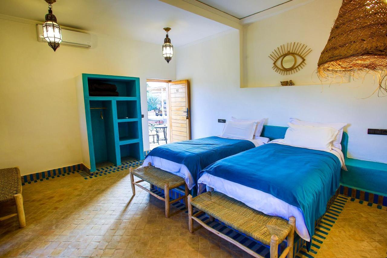 RiadSuerteloca Merzouga Hassilabied Exterior foto A bedroom at the hotel
