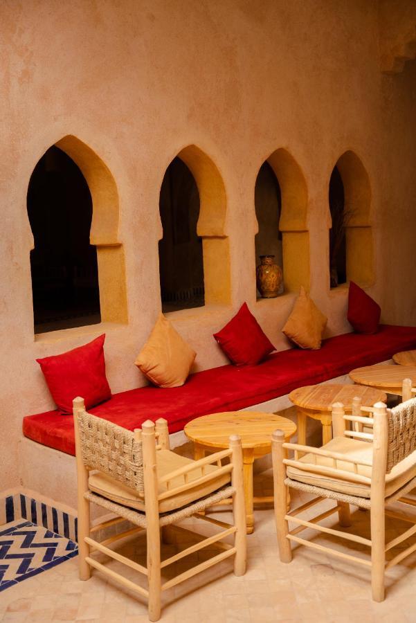 RiadSuerteloca Merzouga Hassilabied Exterior foto A Moroccan interior