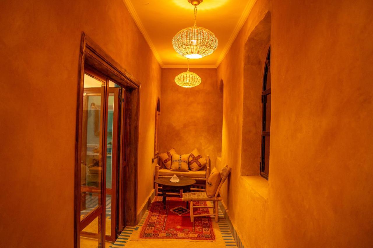 RiadSuerteloca Merzouga Hassilabied Exterior foto A passageway in the Riad