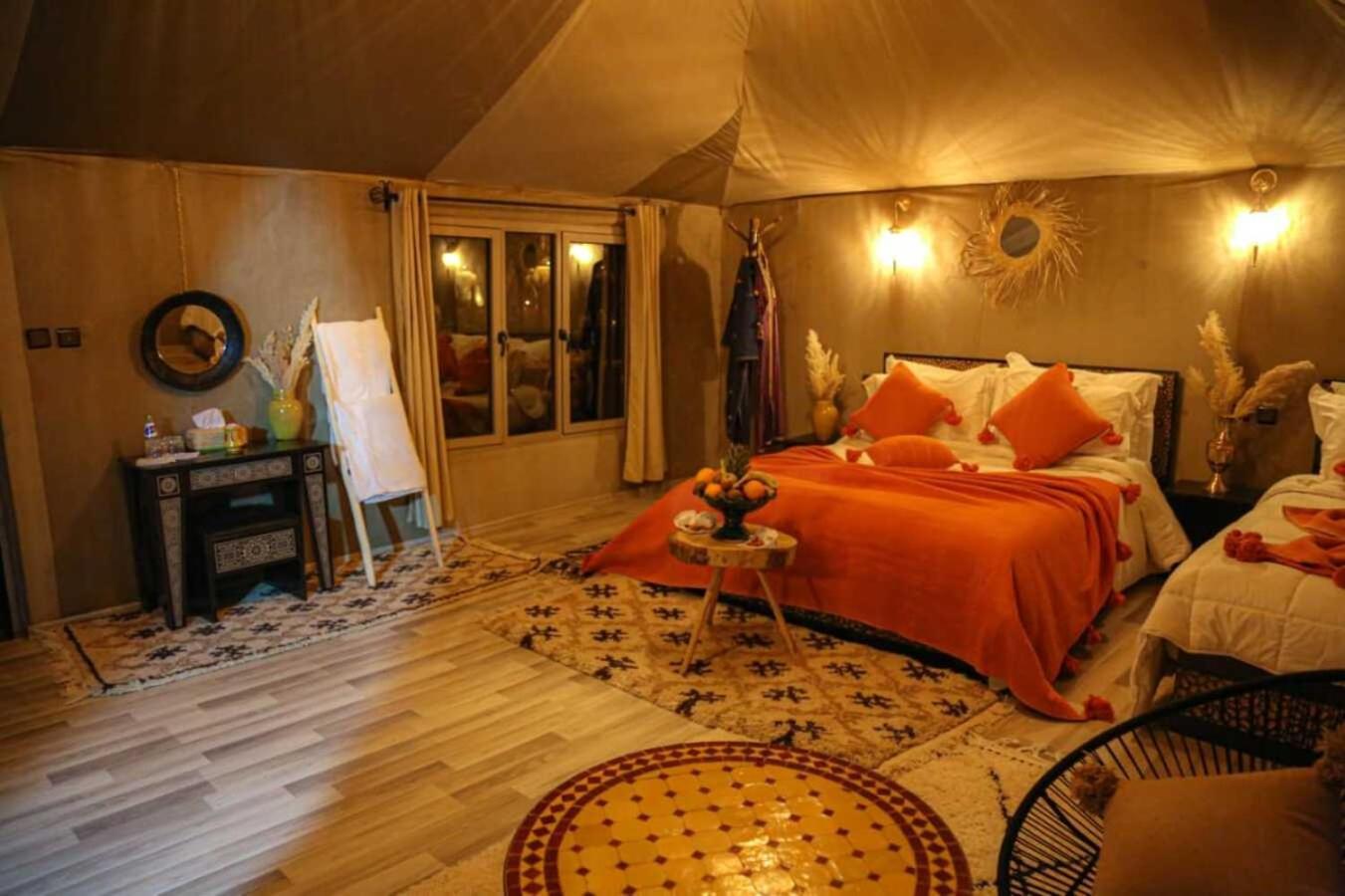 RiadSuerteloca Merzouga Hassilabied Exterior foto Interior of a luxury tent