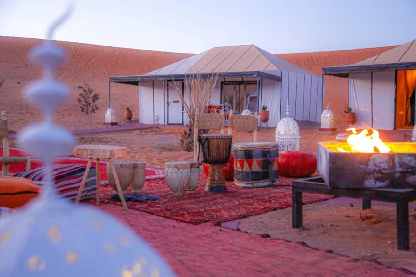 RiadSuerteloca Merzouga Hassilabied Exterior foto A luxury desert camp in the Sahara
