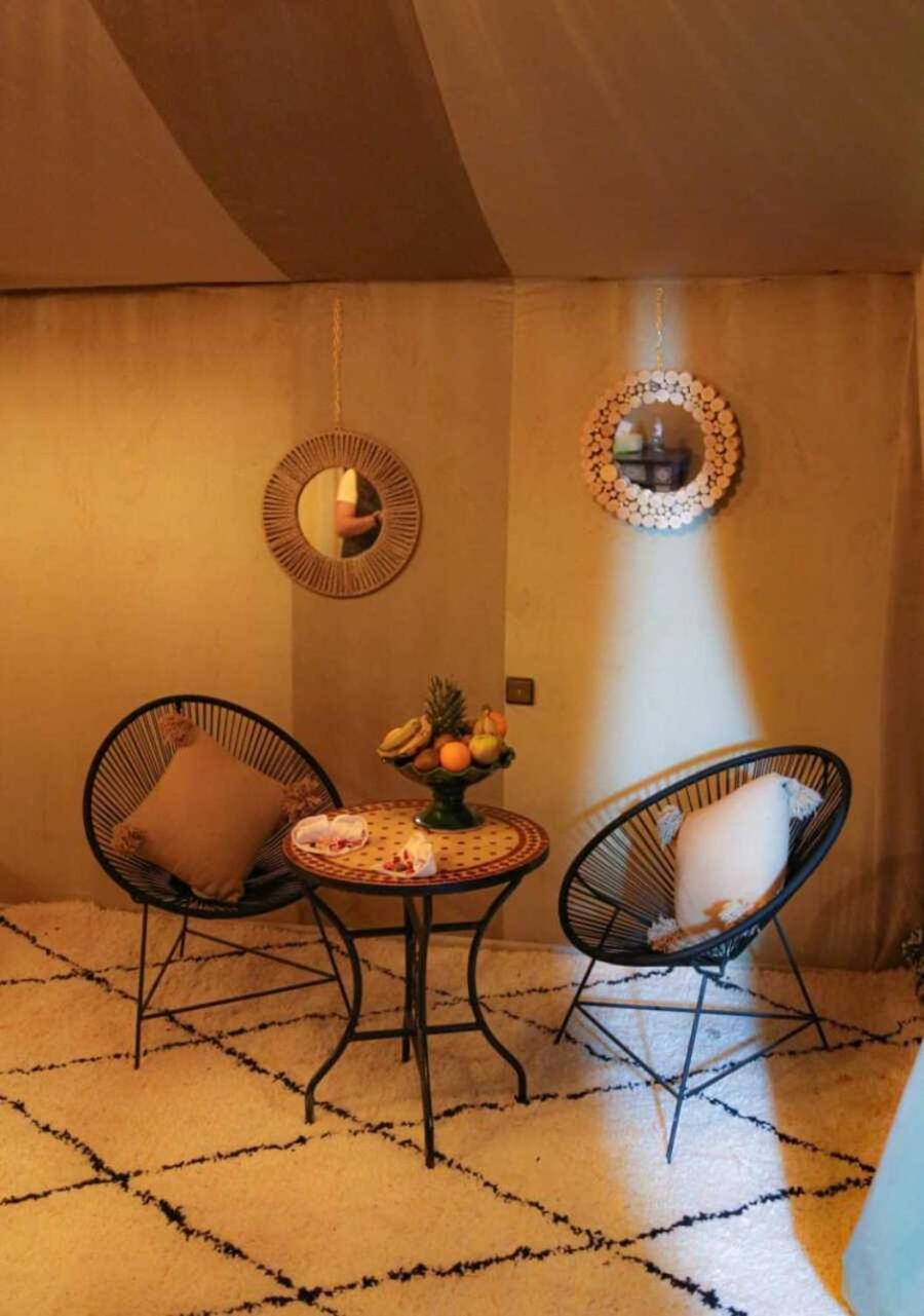 RiadSuerteloca Merzouga Hassilabied Exterior foto A room at the hotel
