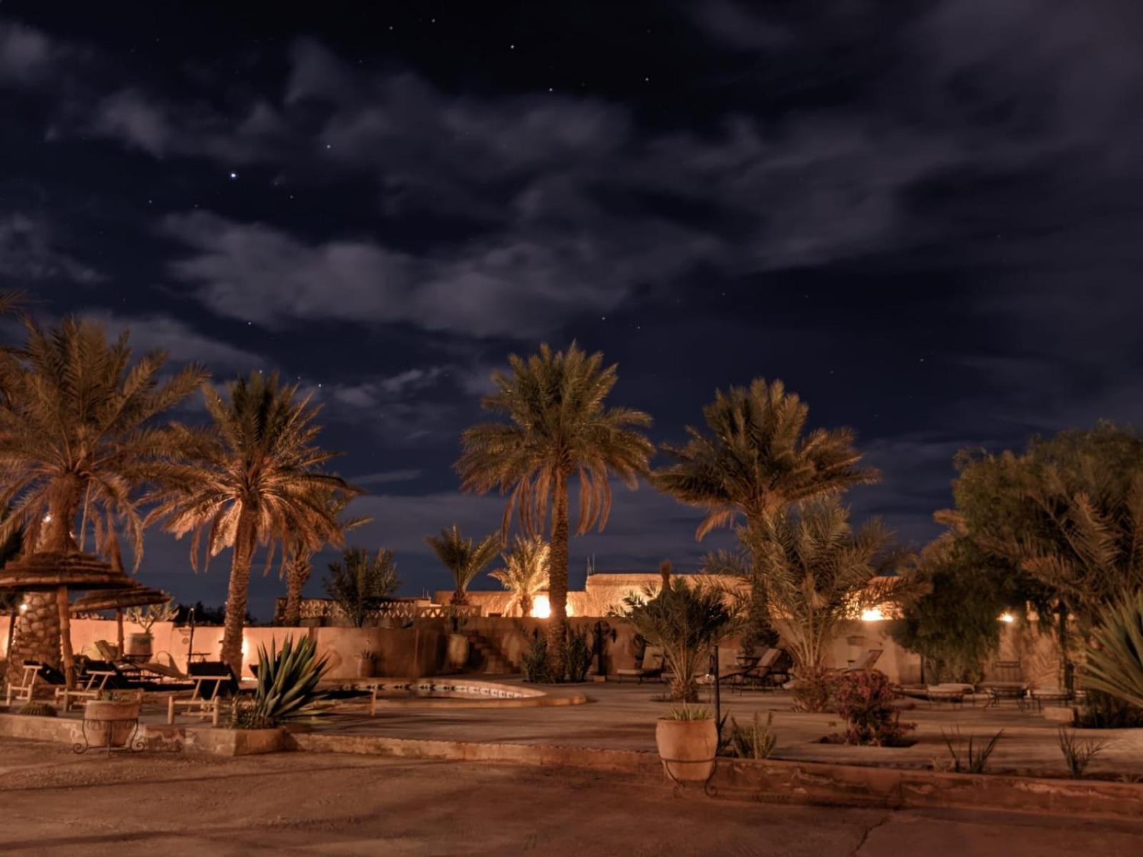 RiadSuerteloca Merzouga Hassilabied Exterior foto Al-Qatif at night