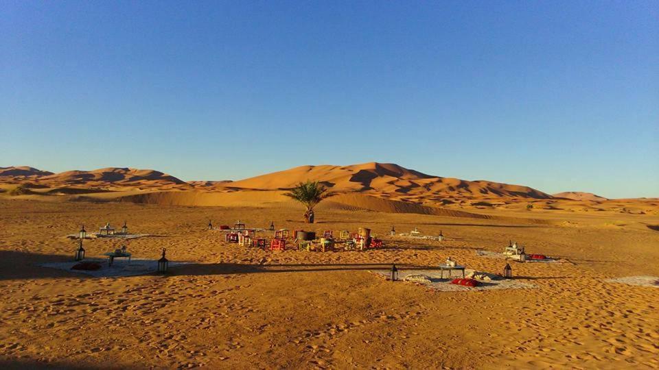 RiadSuerteloca Merzouga Hassilabied Exterior foto The desert of the Sahara