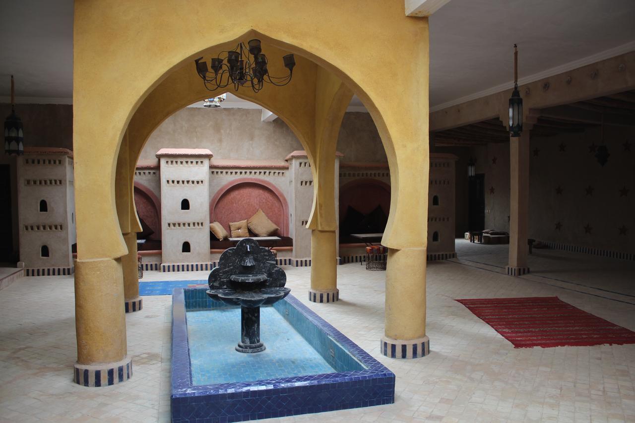 RiadSuerteloca Merzouga Hassilabied Exterior foto A hammam in Marrakech, Morocco